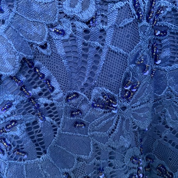 Le Chateau Formal Dress - Picture 4 of 6